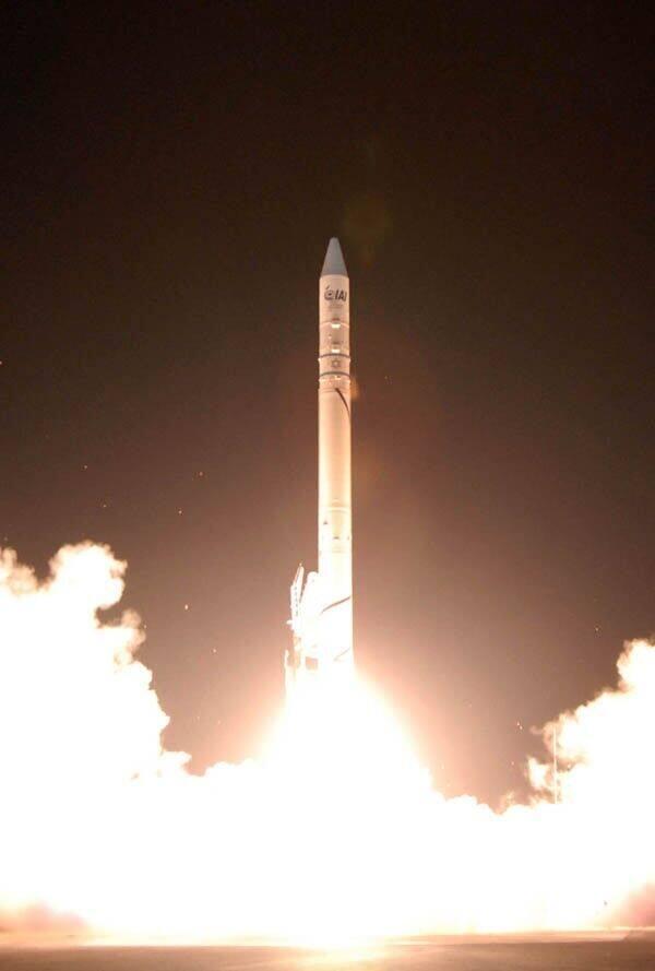 Shavit launch vehicle carrying Ofek-7